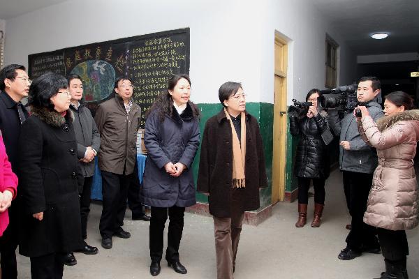 魯昕副部長在省教育廳劉教民廳長的陪同下來到我院農村婦女中專班正定諸福屯教學點調研