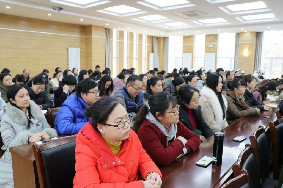 學院集中觀看《中央宣講團黨的十九屆四中全會精神宣講報告會》學習視頻 (2).jpg