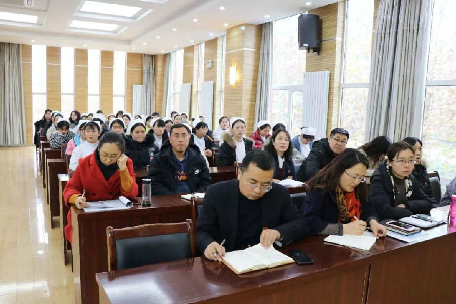 學院集中觀看《中央宣講團黨的十九屆四中全會精神宣講報告會》學習視頻 (3).jpg